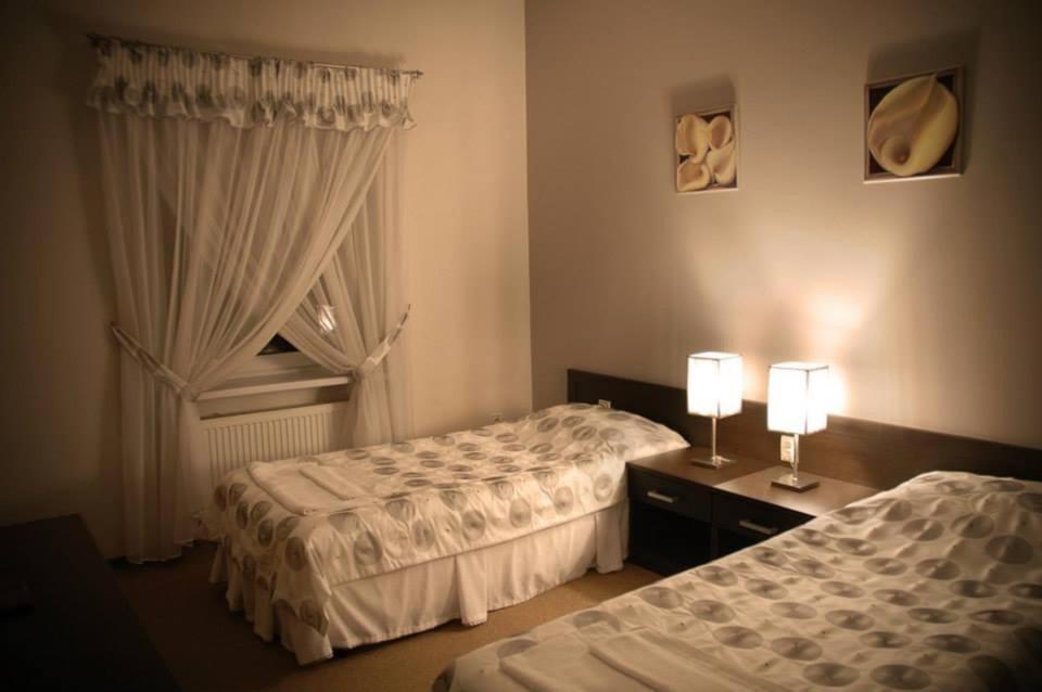 Hotel Chrobry Leczyca Bagian luar foto