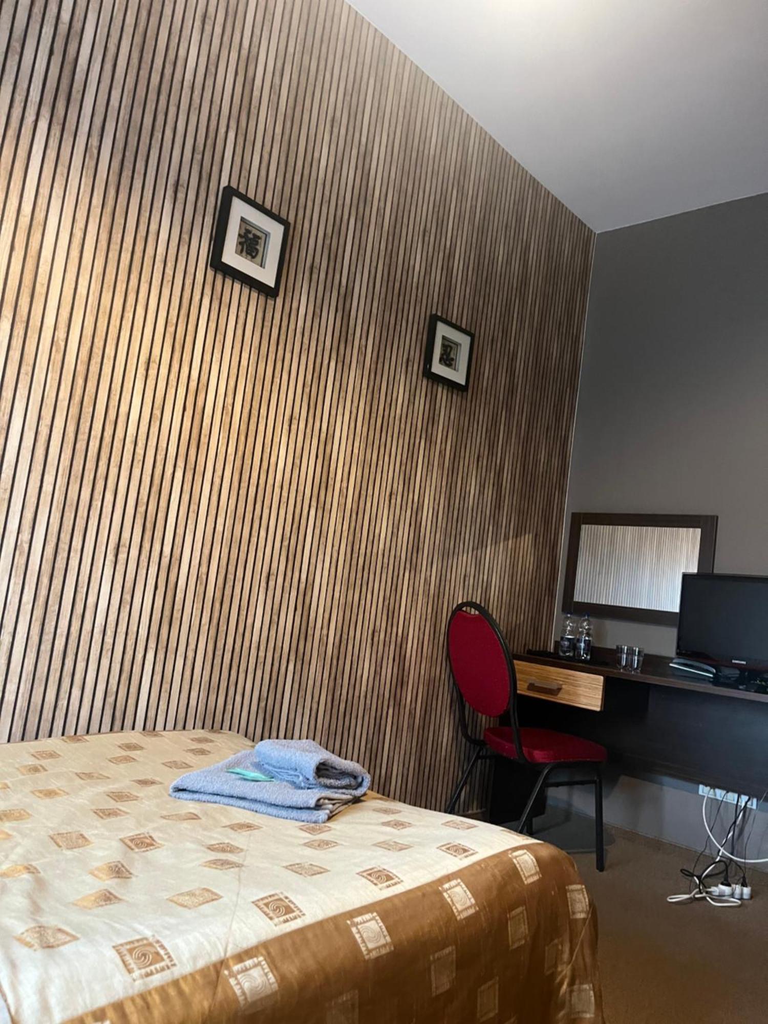 Hotel Chrobry Leczyca Bagian luar foto