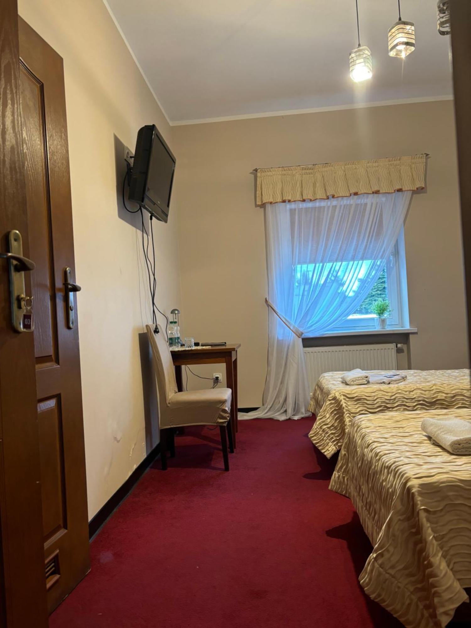 Hotel Chrobry Leczyca Bagian luar foto