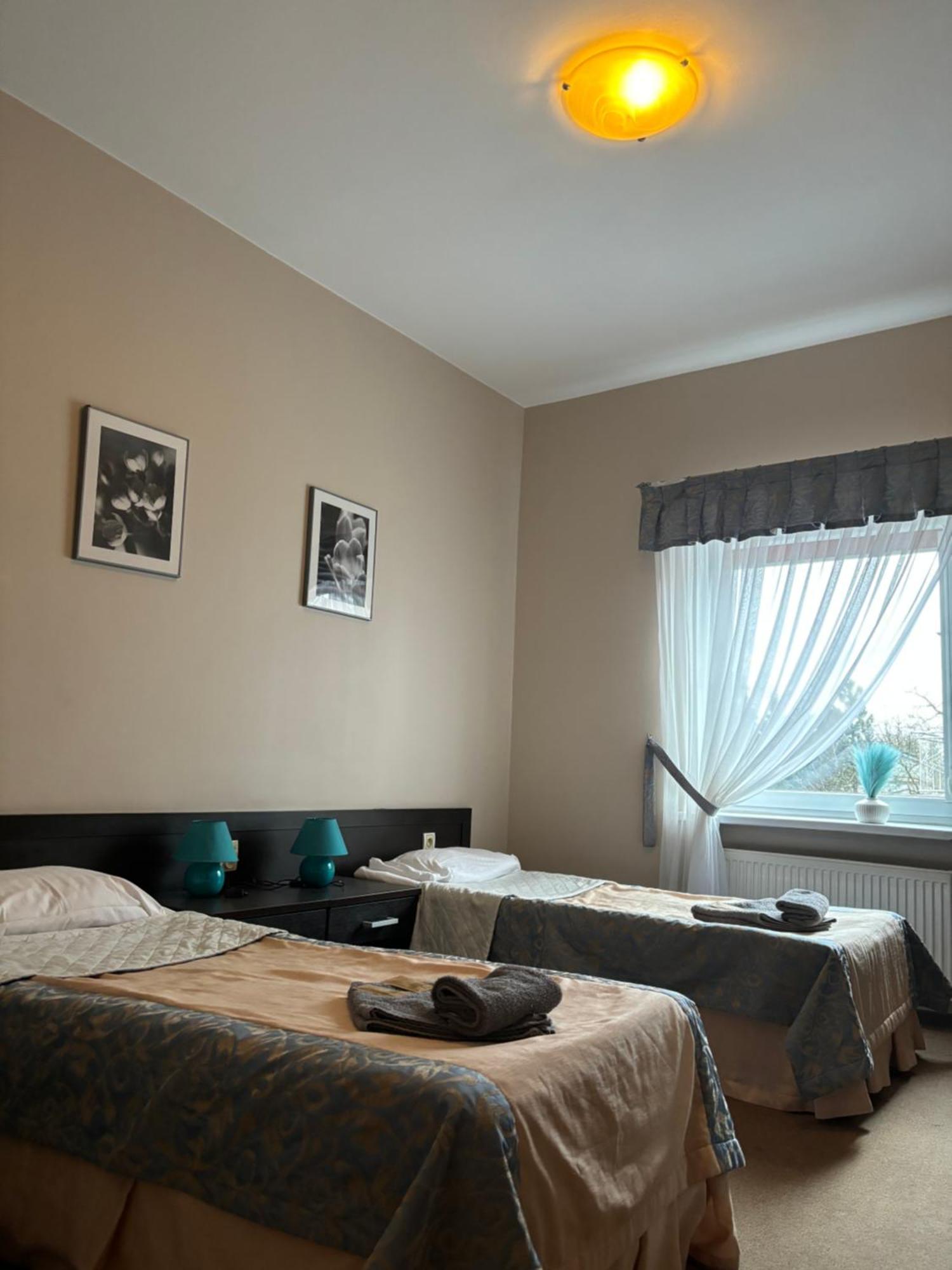 Hotel Chrobry Leczyca Bagian luar foto